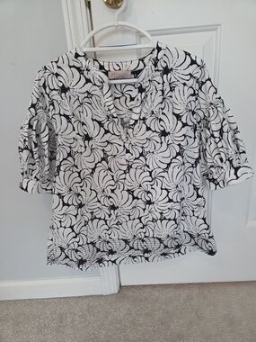 Philosophy Black & White Floral V-Neck Puff Sleeve Blouse